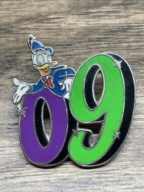 Disney 2009 Donald Duck Booster Trading Pin KG JD